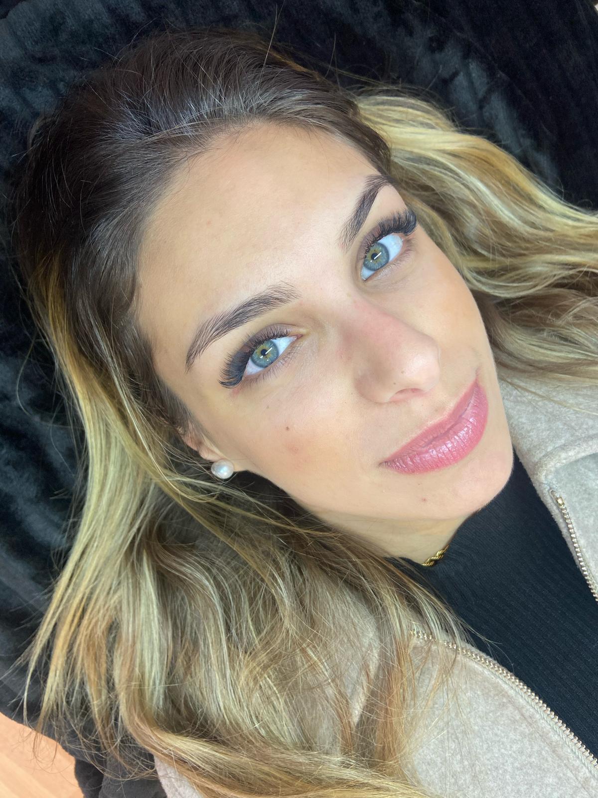 Técnica Híbrido Glamour para extensão de pestanas - Trabalho realizado em Aveiro